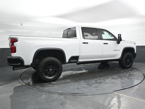 Used 2024 Chevrolet Silverado 2500 ZR2 w/ Technology Package image 2