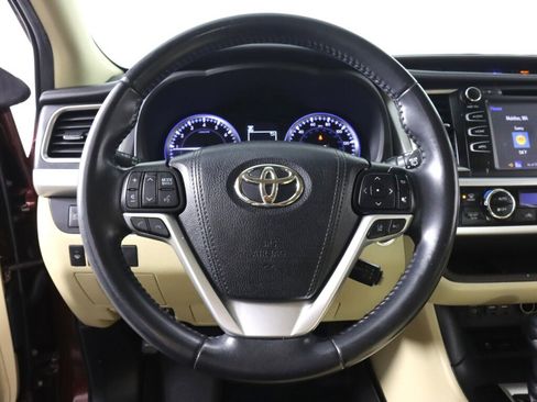 Used 2019 Toyota Highlander XLE FWD image 11