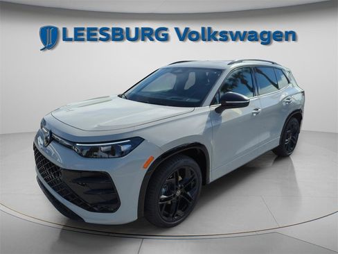 New 2026 Volkswagen Tiguan SE R-Line image 3