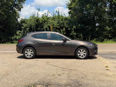 Used 2016 MAZDA MAZDA3 i Sport FWD image 4