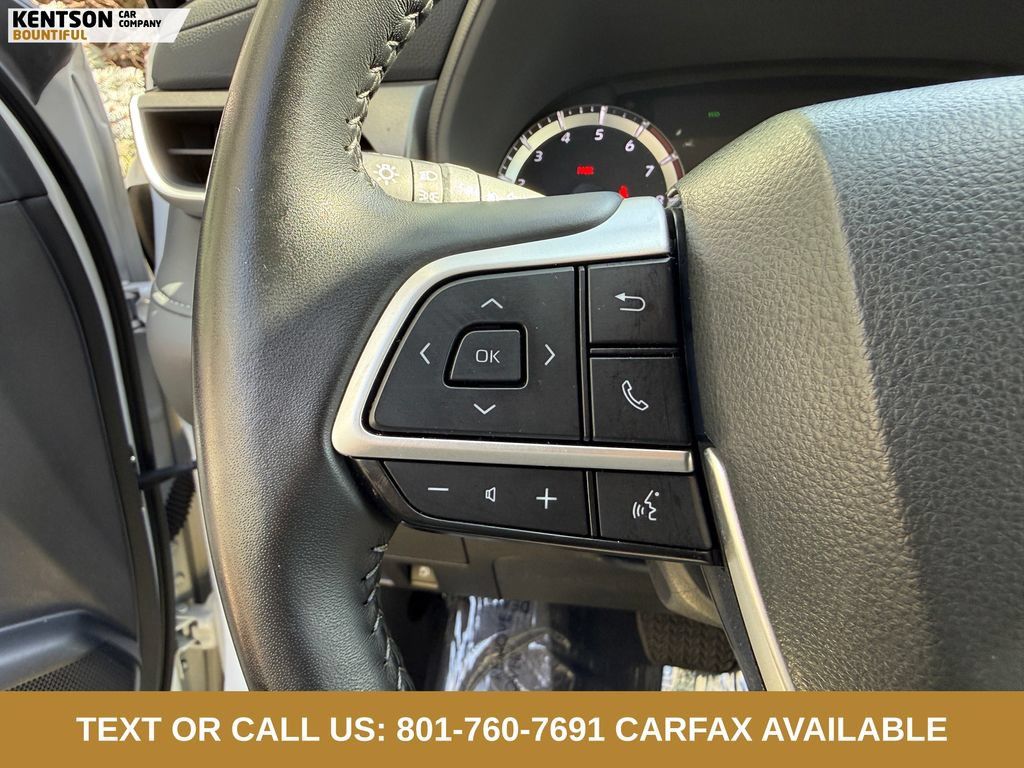 Used 2025 Toyota Highlander LE AWD/4WD image 17