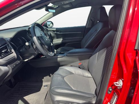 Used 2021 Toyota Camry SE FWD image 11