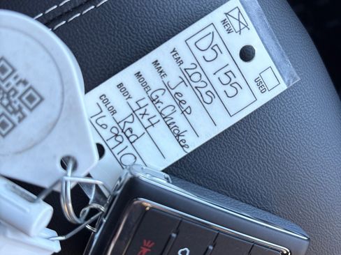 New 2025 Jeep Grand Cherokee L Laredo image 25