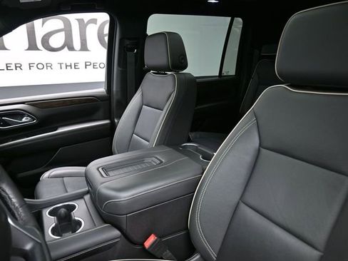 Used 2024 Chevrolet Suburban Premier w/ Premium Package 2 AWD/4WD image 19
