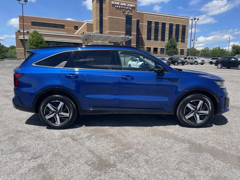 Used 2023 Kia Sorento EX w/ Panoramic Sunroof Package FWD image 2