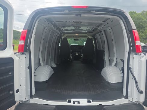New 2025 Chevrolet Express 2500 RWD image 25
