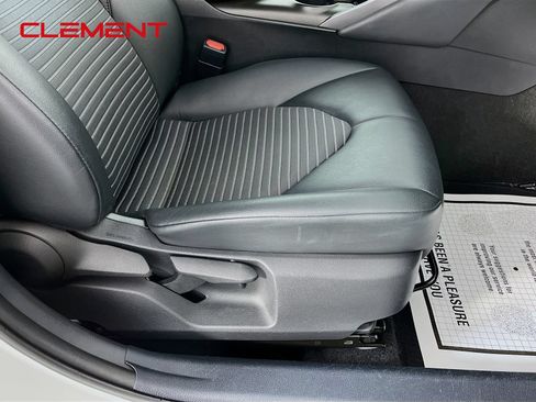 Used 2022 Toyota Camry SE FWD image 32