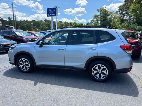 Used 2023 Subaru Forester Premium AWD/4WD image 6