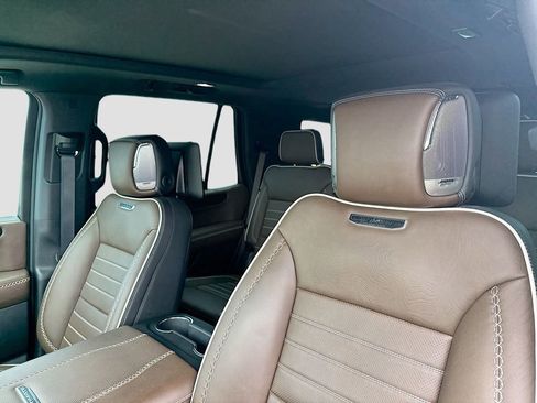 Used 2025 GMC Yukon Denali Ultimate AWD/4WD image 12