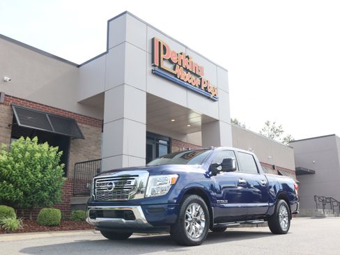 Used 2021 Nissan Titan SV w/ SV Convenience Package AWD/4WD image 35