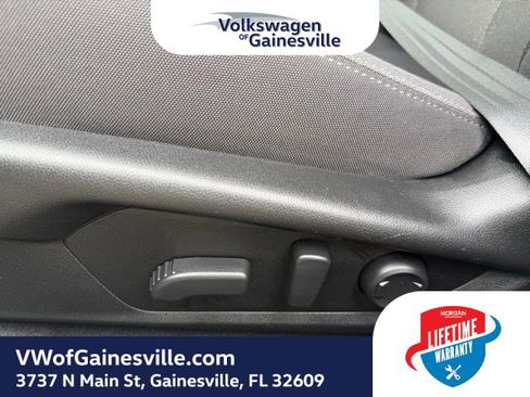 Used 2025 Subaru Crosstrek 2.0i Premium AWD/4WD image 16
