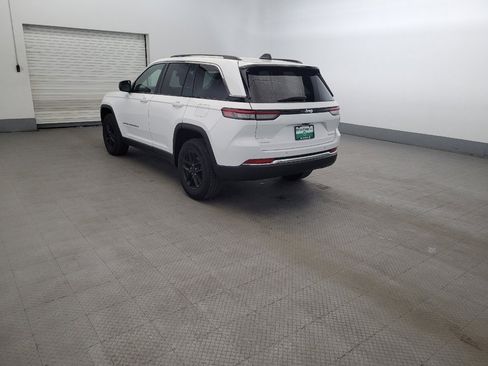 Used 2023 Jeep Grand Cherokee Laredo w/ Luxury Tech Group I AWD/4WD image 5