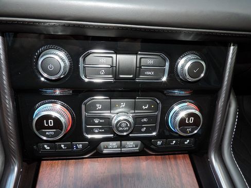Certified 2024 GMC Yukon Denali Ultimate AWD/4WD image 28
