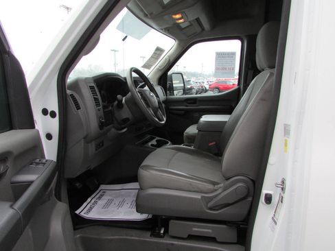 Used 2021 Nissan NV 3500 SV image 9