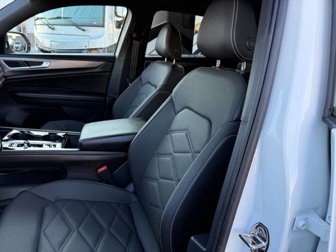 Used 2025 Volkswagen Atlas Cross Sport SE image 18