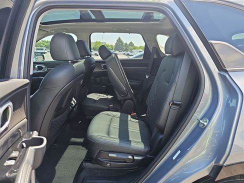 Used 2023 Kia Sorento SX AWD/4WD image 9