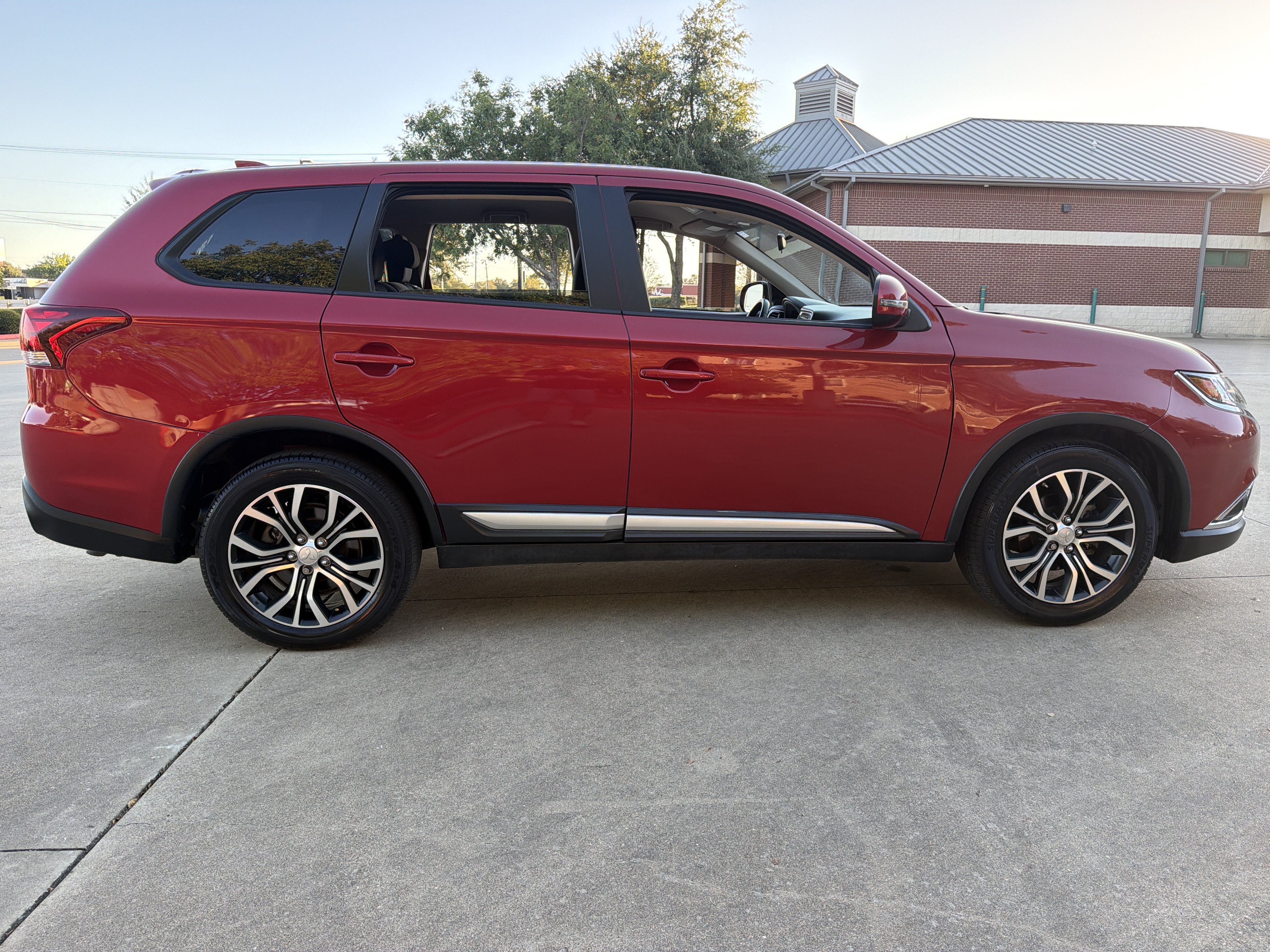Used 2018 Mitsubishi Outlander SE FWD image 8