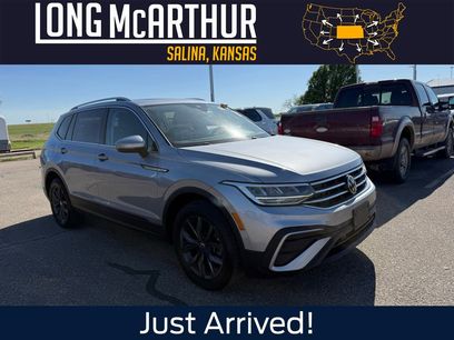 Used 2023 Volkswagen Tiguan SE w/ Panoramic Sunroof Package