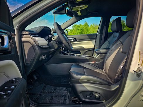 New 2026 Jeep Compass Limited AWD/4WD image 11