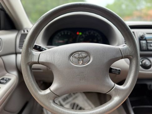 Used 2004 Toyota Camry LE FWD image 25