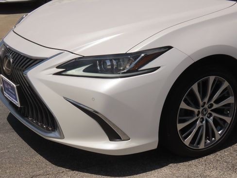Used 2020 Lexus ES 350 w/ Premium Package FWD image 3