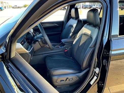 New 2025 Jeep Grand Cherokee L Altitude image 12