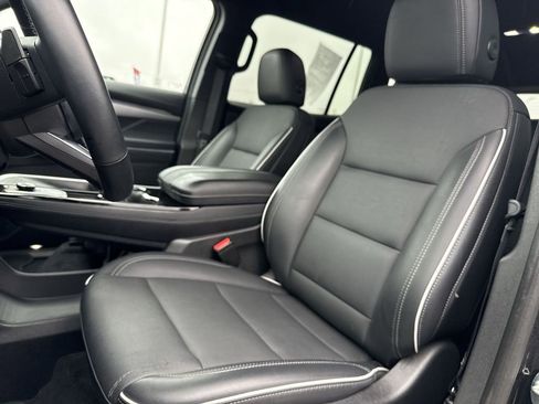 Certified 2025 Buick Enclave Preferred image 13