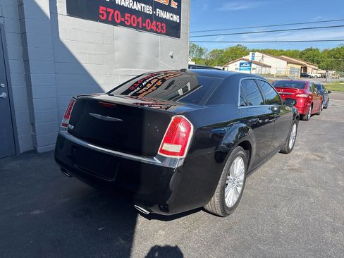 Used 2014 Chrysler 300 AWD image 8