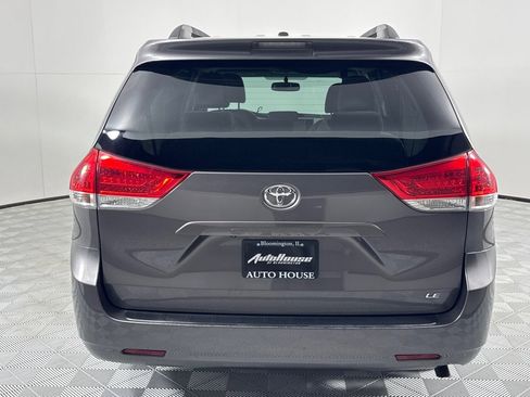 Used 2014 Toyota Sienna LE image 4