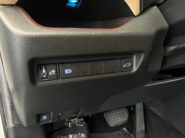 Used 2021 Toyota RAV4 Limited AWD/4WD image 25