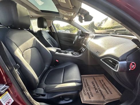 Used 2017 Jaguar XE Premium RWD image 15