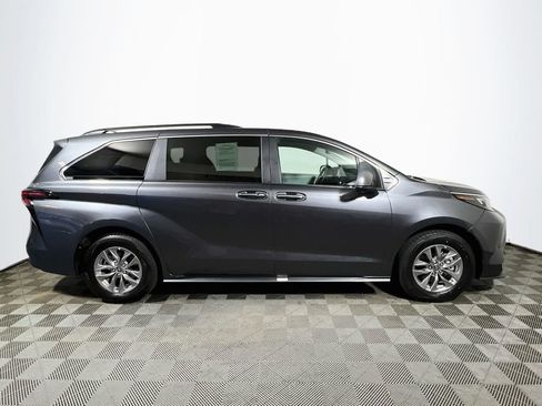 Certified 2025 Toyota Sienna XLE FWD image 8
