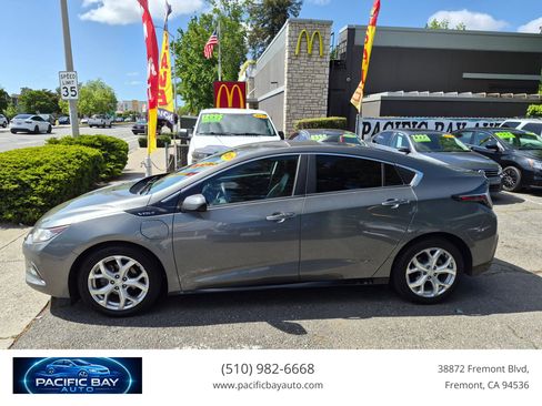 Used 2017 Chevrolet Volt Premier w/ Driver Confidence II Package image 4