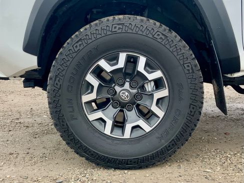 Used 2023 Toyota Tacoma TRD Off-Road w/ Technology Package image 18