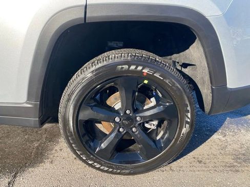 New 2025 Jeep Grand Cherokee Altitude image 17