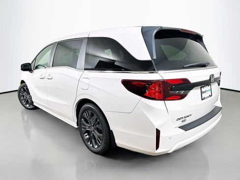 New 2026 Honda Odyssey Touring image 5