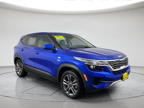 Used 2023 Kia Seltos LX AWD/4WD image 3