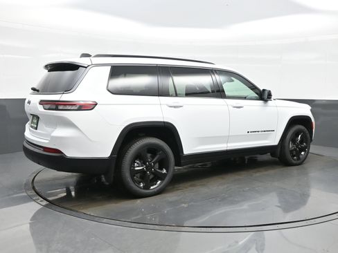 New 2026 Jeep Grand Cherokee L Limited w/ Limited Altitude Package AWD/4WD image 8