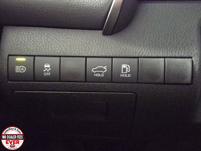 Used 2020 Toyota Camry SE FWD image 18