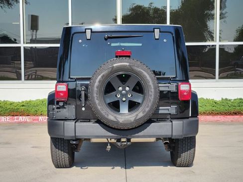 Certified 2015 Jeep Wrangler Unlimited Sahara image 6