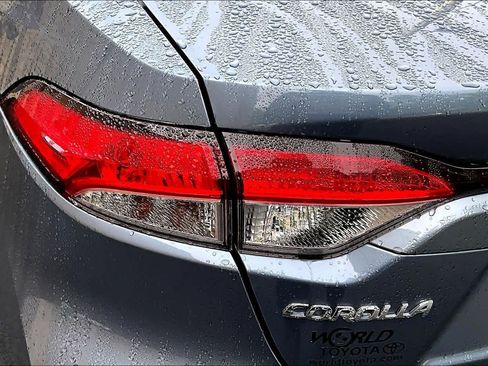 Used 2022 Toyota Corolla LE FWD image 29