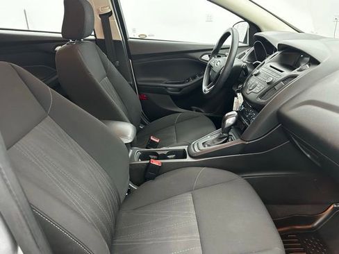 Used 2016 Ford Focus SE w/ SE Power Seat Package image 28