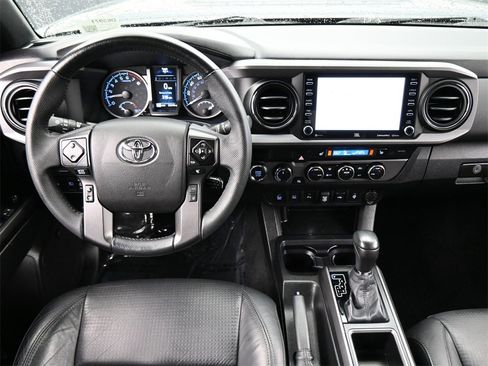 Used 2022 Toyota Tacoma TRD Sport image 5