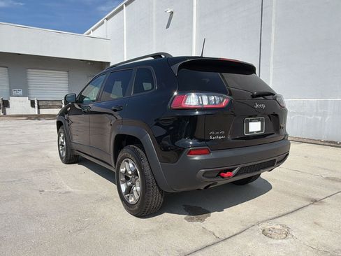 Used 2019 Jeep Cherokee Trailhawk w/ Comfort/Convenience Group AWD/4WD image 3