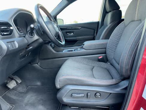 Used 2023 Honda Pilot Sport image 18