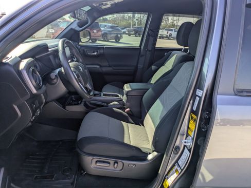 Certified 2022 Toyota Tacoma TRD Off-Road image 11