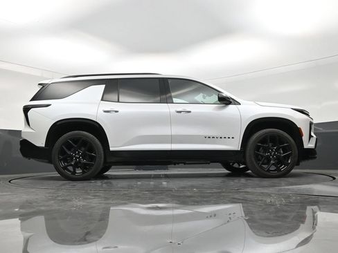 Used 2024 Chevrolet Traverse RS FWD image 25