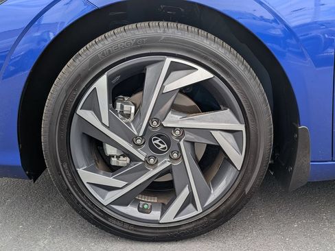 Certified 2026 Hyundai Elantra Limited FWD image 11