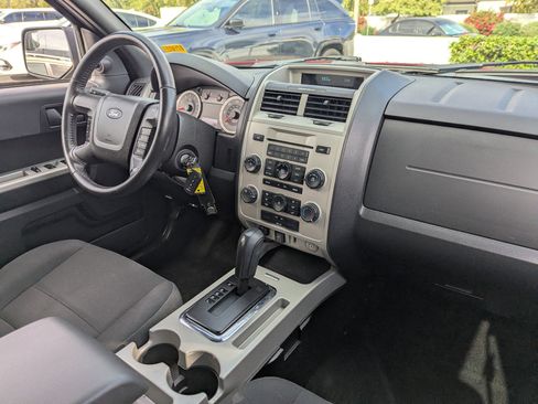 Used 2010 Ford Escape XLT image 12