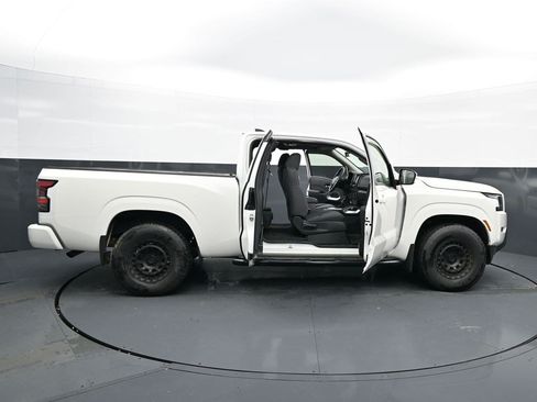 Used 2024 Nissan Frontier SV RWD image 30